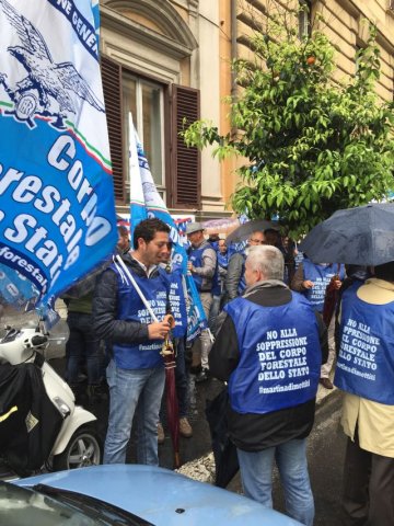 sit-in28042015
